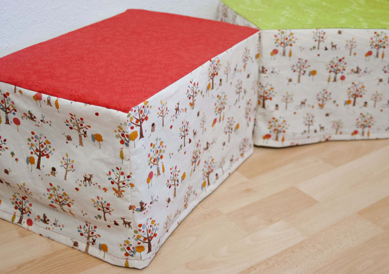 Hocker für das kinderzimmer aus lautsprecherboxen marja katz