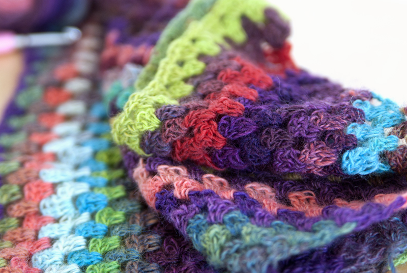 Häkelset Grannytuch in Herbstfarben | Granny shawl autumn colors