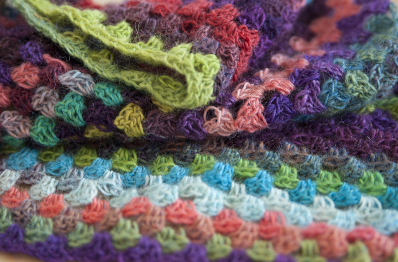 Häkelset Grannytuch in Herbstfarben | Granny shawl autumn colors